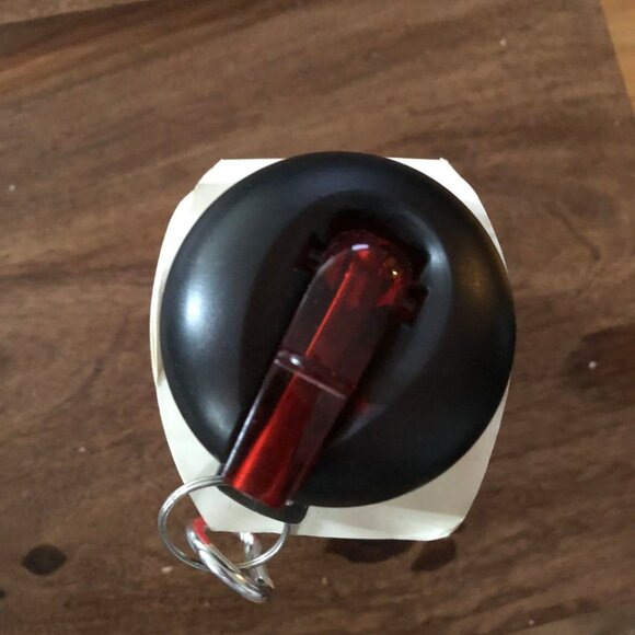 Kenneth Cole Water Bottle - Picture 2 of 3